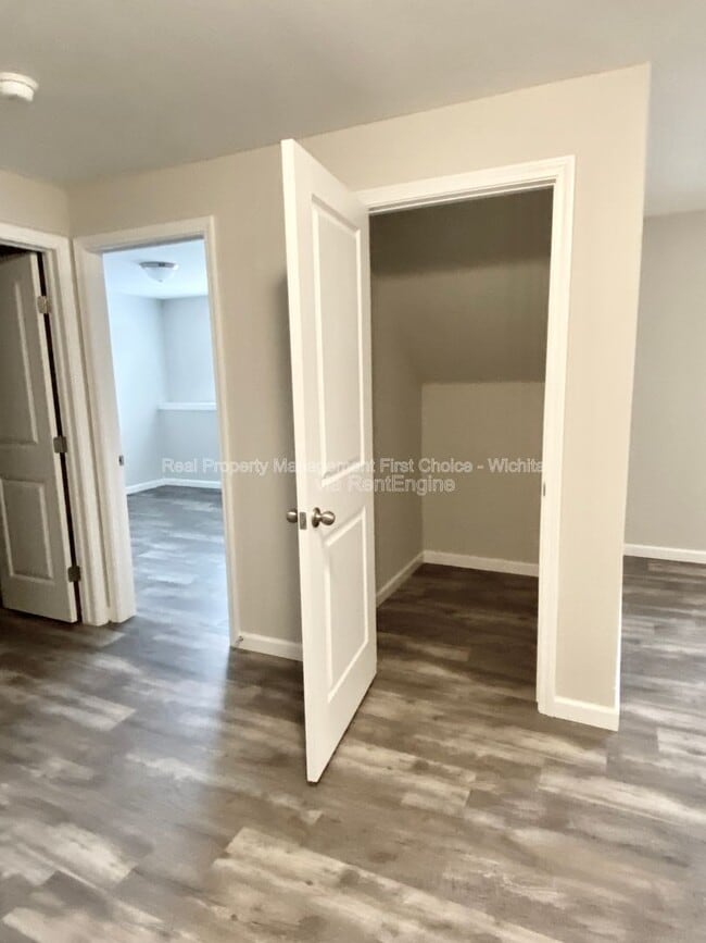 Building Photo - 5321 N Toben Ct