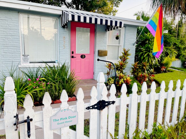 Building Photo - 835 NE 21st Dr