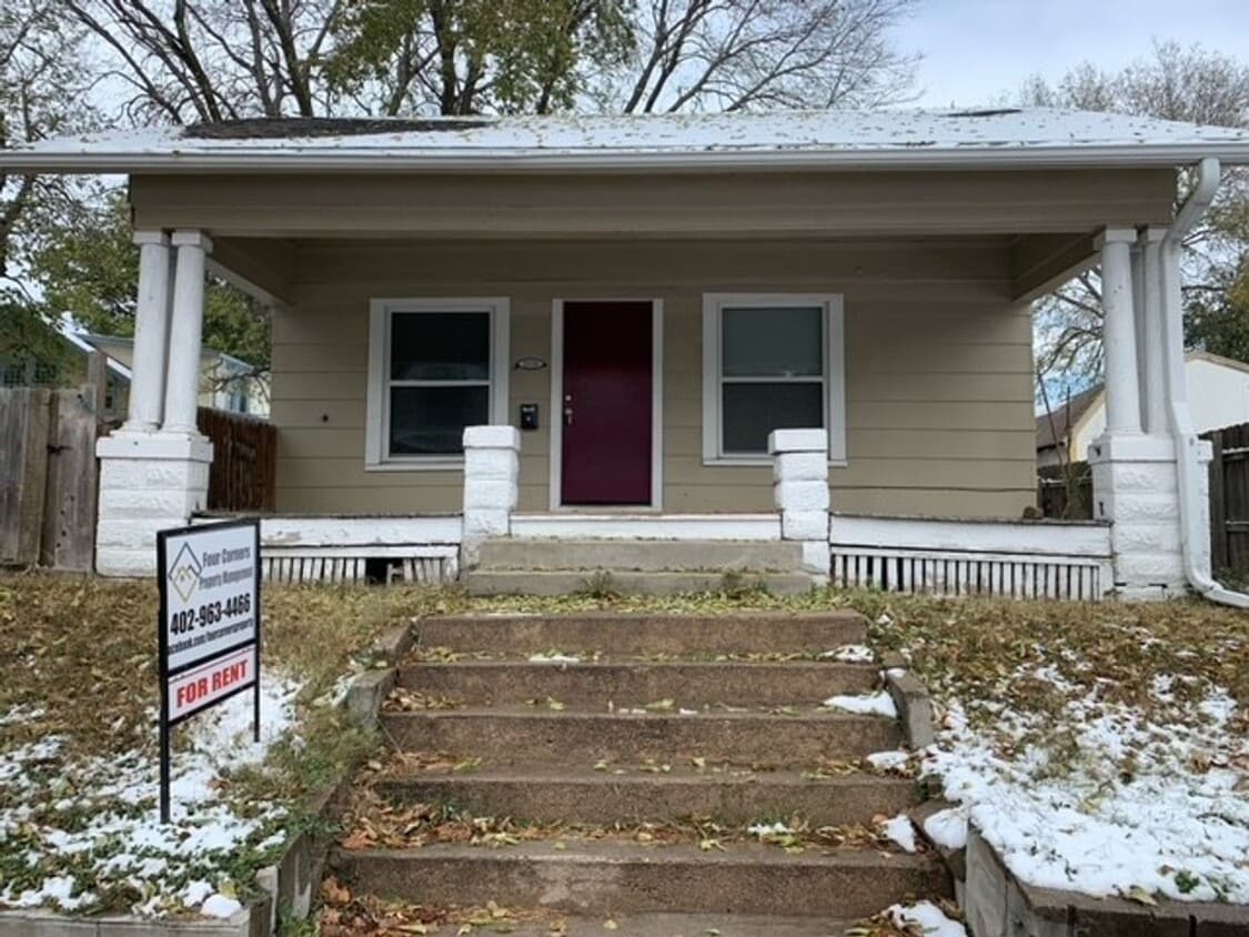 Primary Photo - Charming 2-bedroom House Available with fe...