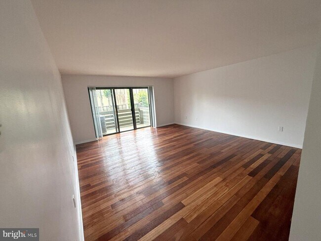 Foto del edificio - 606 Cooper Landing Rd
