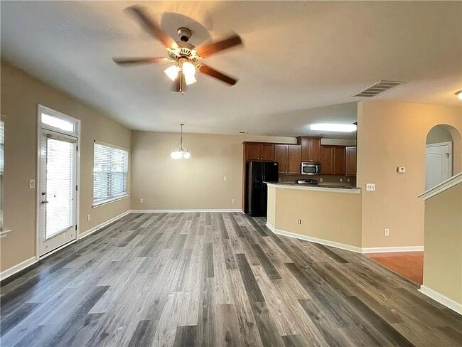 Building Photo - 1661 Scenic Pines Dr