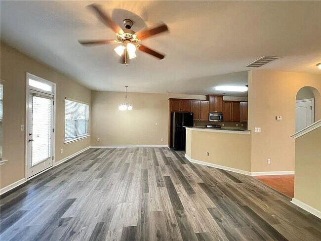 Foto del edificio - 1661 Scenic Pines Dr