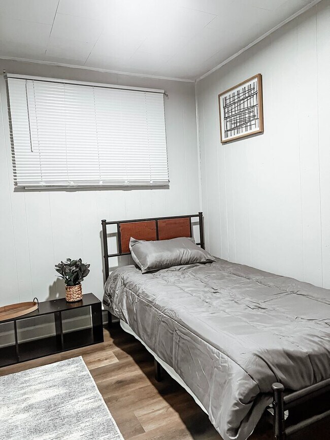 Building Photo - 2244 Park St