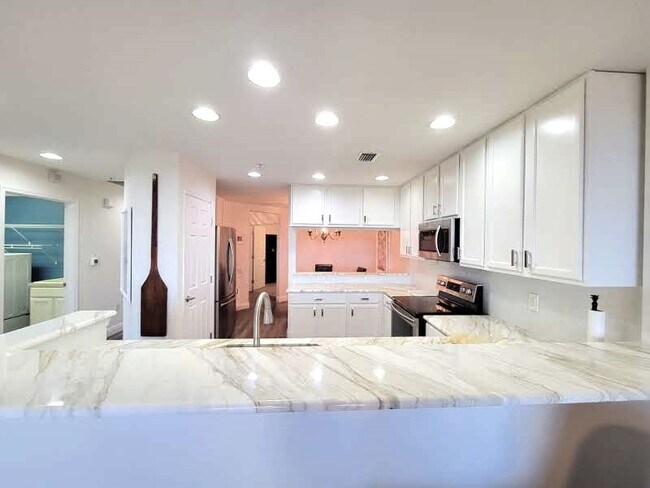 Building Photo - 7296 Marathon Dr