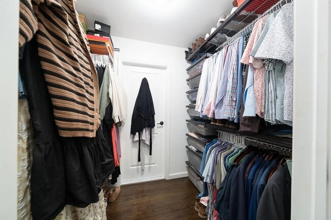 Building Photo - 2121 E 1st St