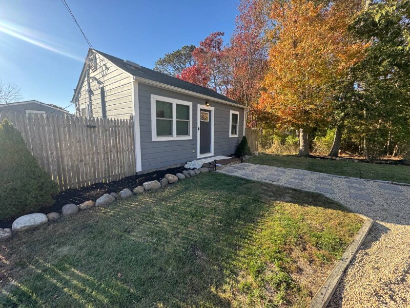 Primary Photo - 28 Sheridan Dr