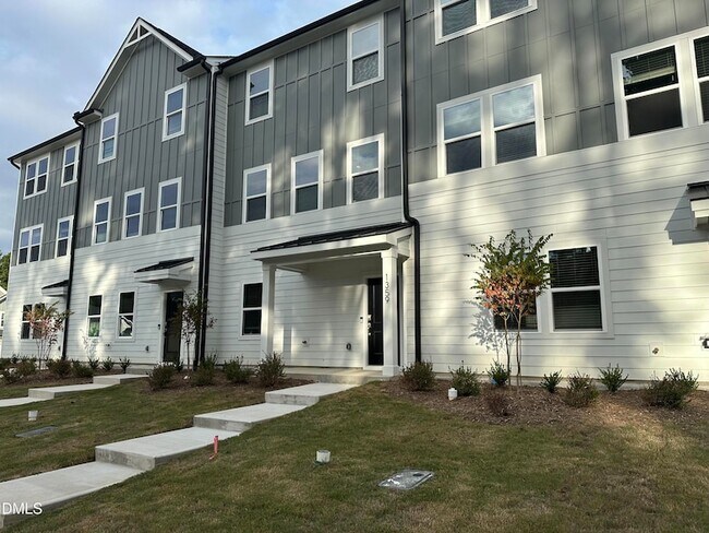 Building Photo - 1359 Hasse Ave