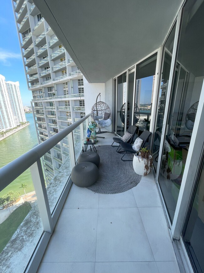 Building Photo - 475 Brickell Ave