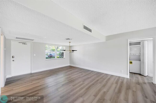 Building Photo - 3700 Oaks Clubhouse Dr