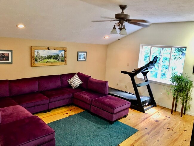 Bonus Family room - 32724 NE Chamberlain Rd
