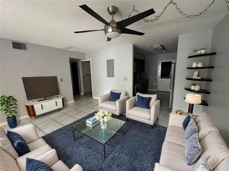 Foto principal - 3720-3726 NW 115th Way