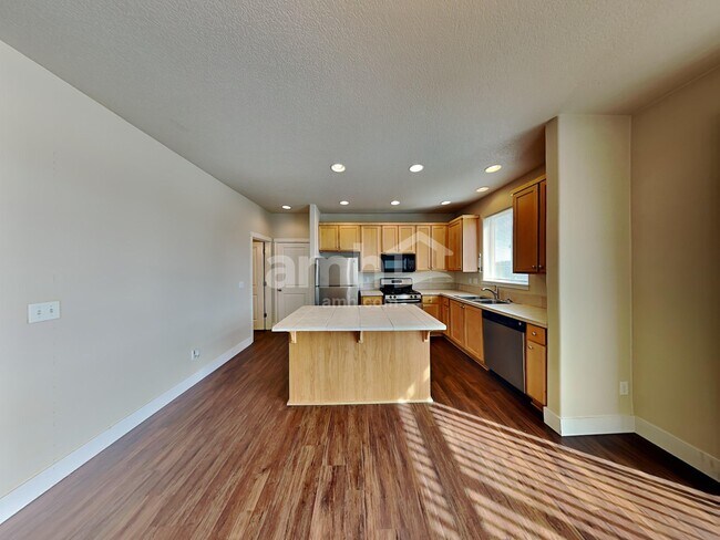 Building Photo - 1390 Alpine Lakes St SE