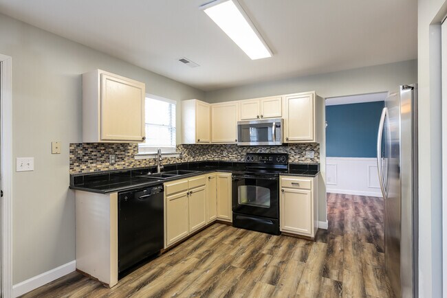Foto del edificio - 410 Revis Creek Ct