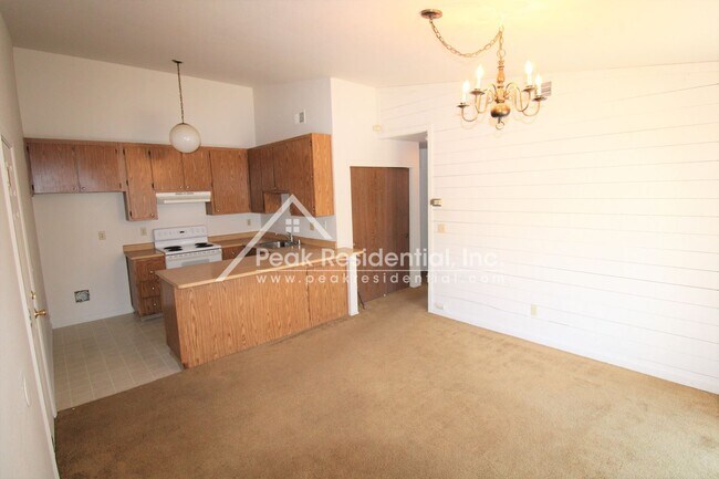 Building Photo - 2 br, 2 bath House - 5527 Towhee Way