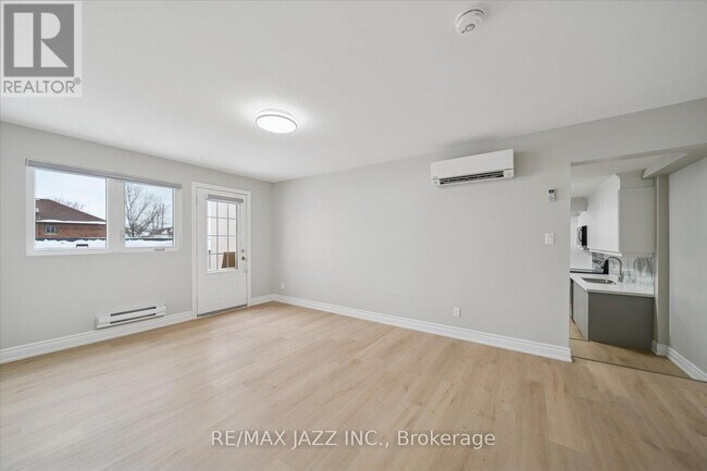 Photo du bâtiment - 251 Simcoe St S