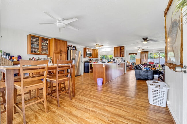 Building Photo - 142 Maluniu Ave