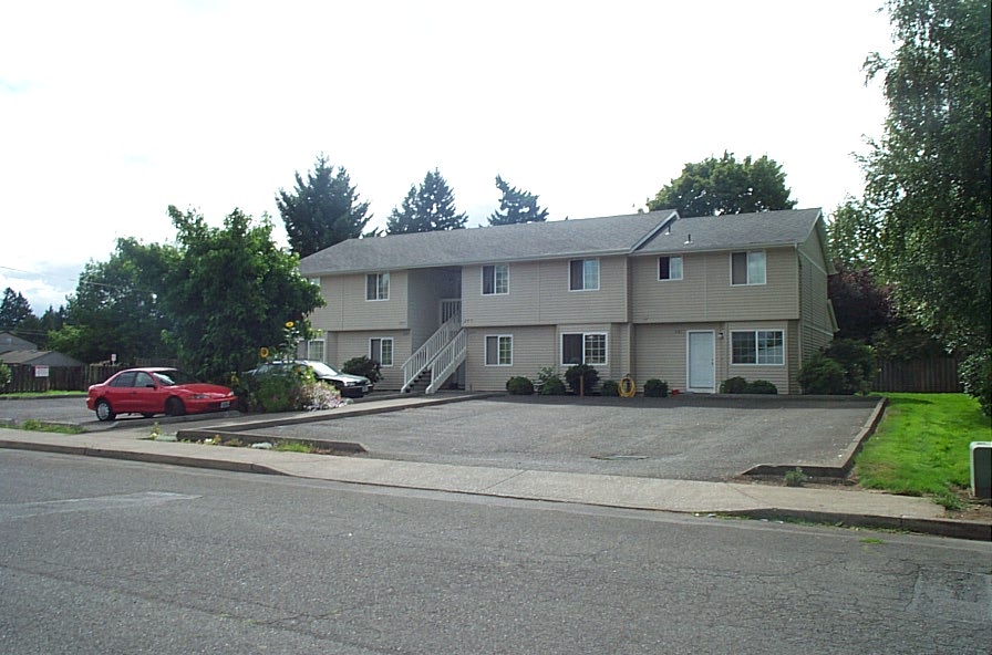 Primary Photo - Knott Street Apartments