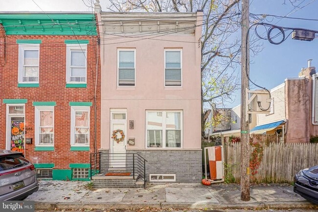 Building Photo - 446 Emily St
