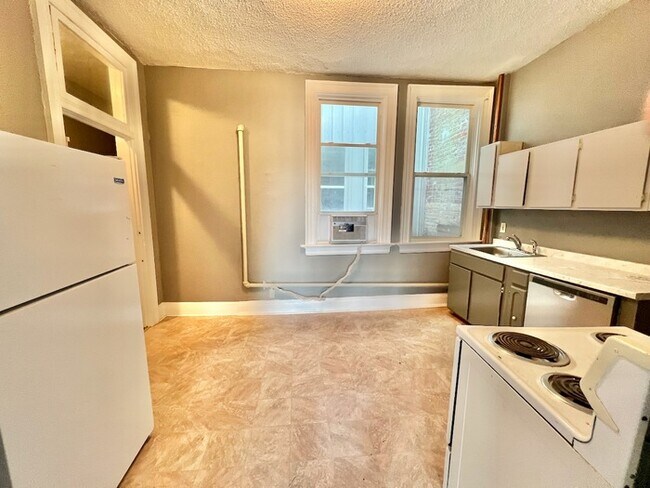 Foto del edificio - Stunning LARGE Northside 2 bedroom!
