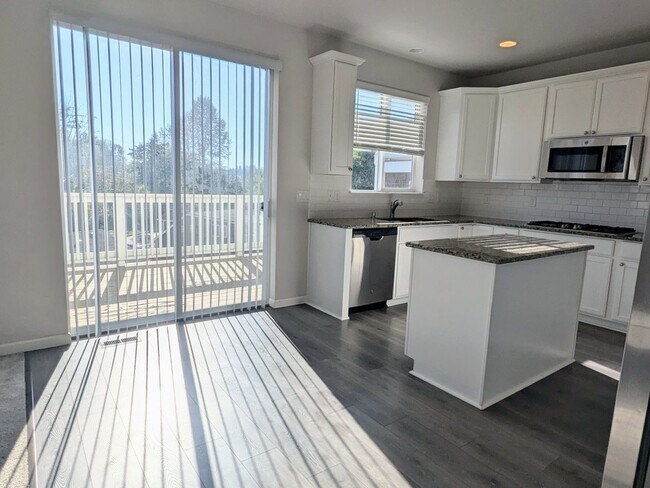Building Photo - 3 Level, with Walk-out Lower level. Move i...