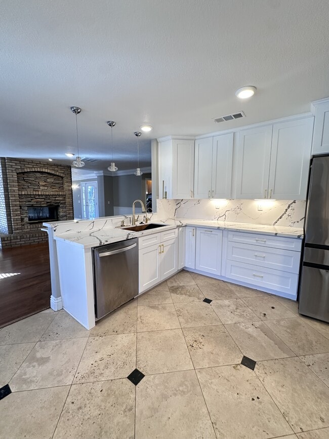 Building Photo - 2123 Deland Ct