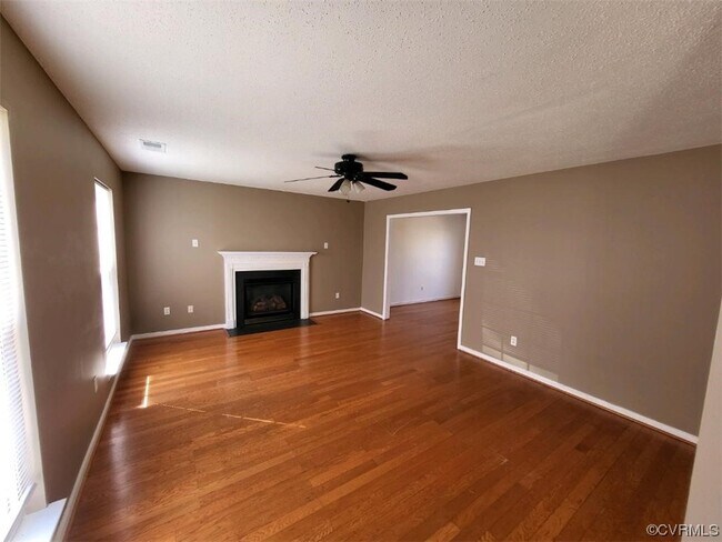 Foto del edificio - 733 Hallwood Farms Dr