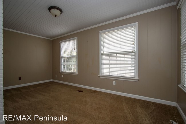 Building Photo - 4 br, 3 bath House - 2305 Chesapeake Avenue