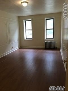 Foto del edificio - 877 Empire Blvd