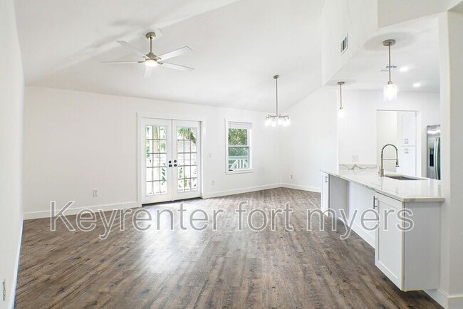 Building Photo - 950 MOODY Rd