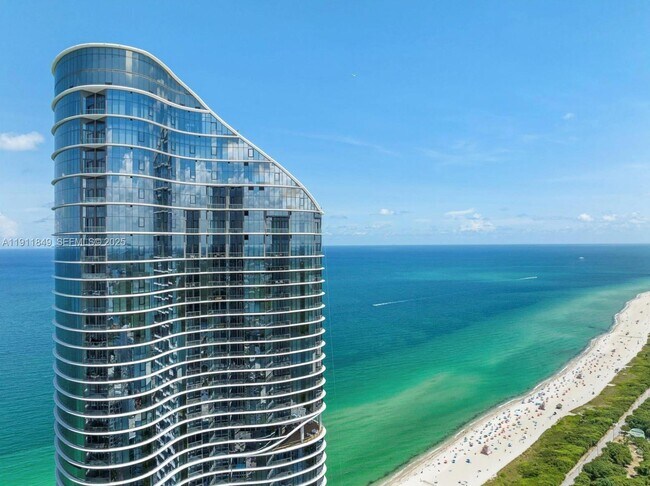 Foto del edificio - 15701 Collins Ave