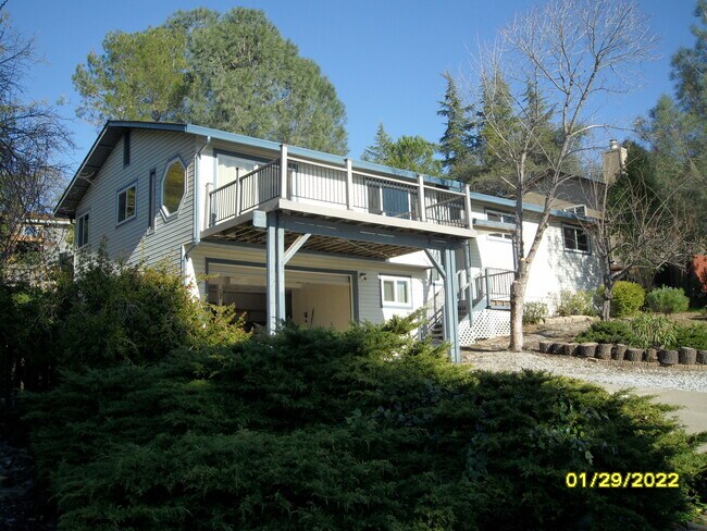 Building Photo - 2067 Vista Mar Drive