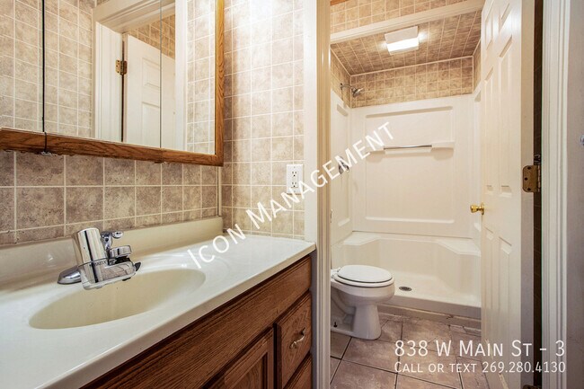 Foto del edificio - 838 W Main St