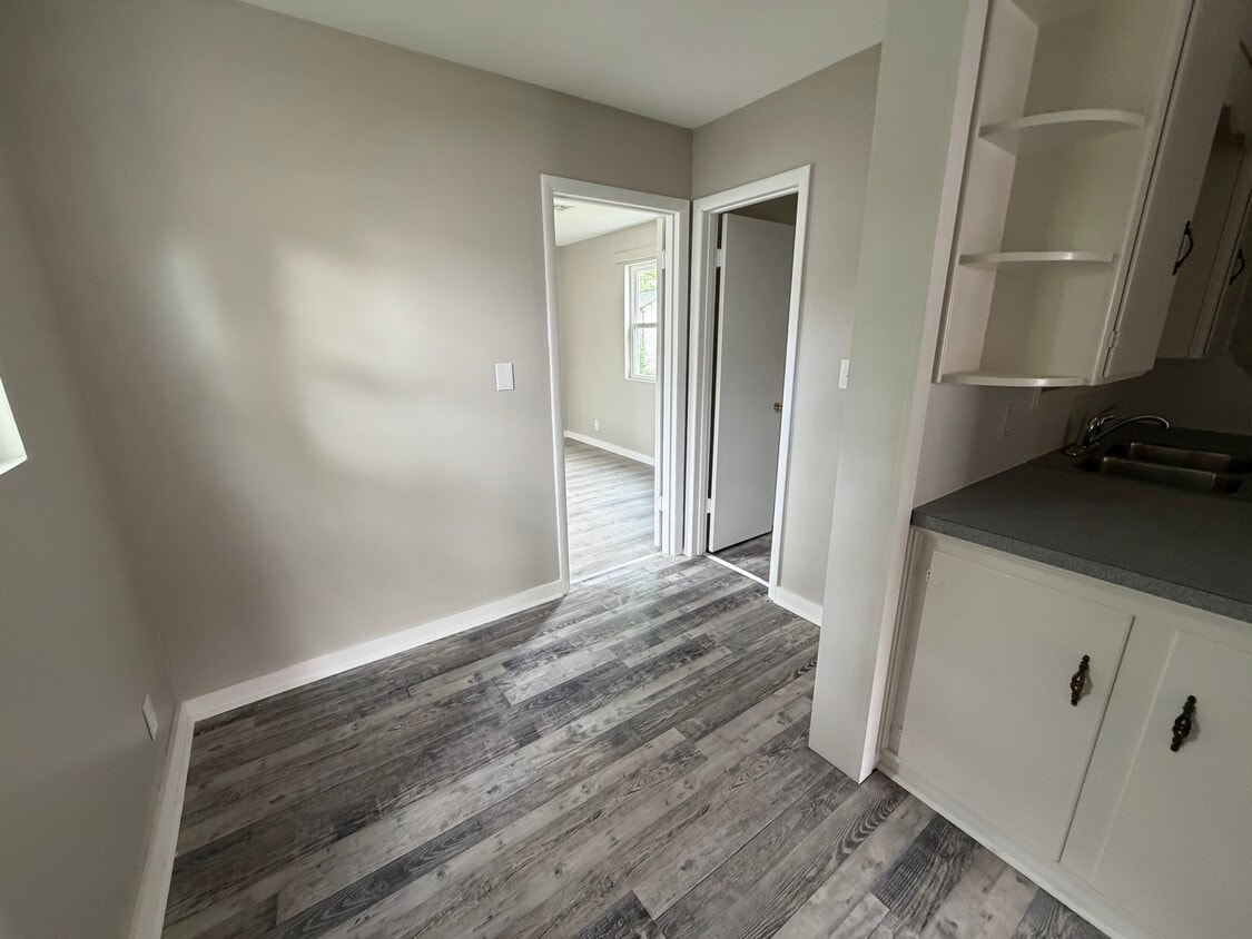 Building Photo - 1904 Home Cir