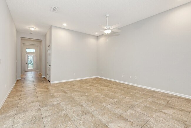 Foto del edificio - Spacious 4-Bedroom, 2 Full Baths home!