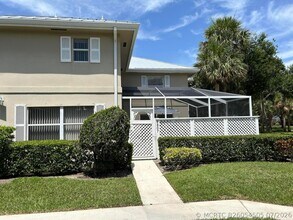 Building Photo - 2807 SW Lakemont Pl