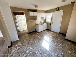 Building Photo - 919 Ujamaa Dr