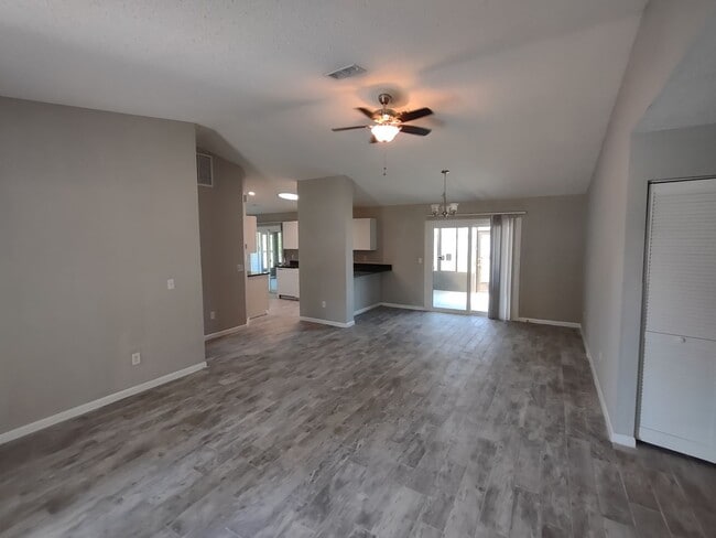 Building Photo - Indian Trails 3 Bedroom 2 Bath!