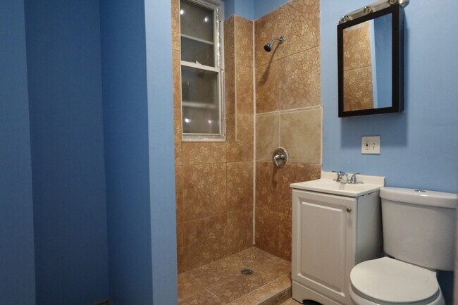 Foto del edificio - 1705 W 59th St