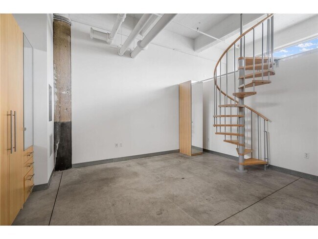 Building Photo - 700 N Washington Ave