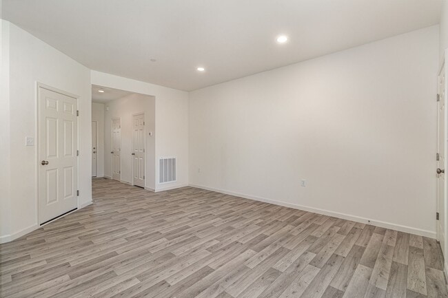 Foto del edificio - 7864 Oak Brook Dr