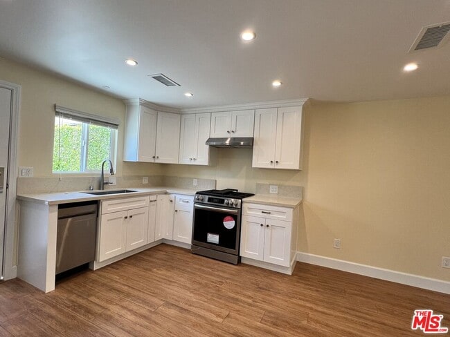 Building Photo - 3753 W 60th St