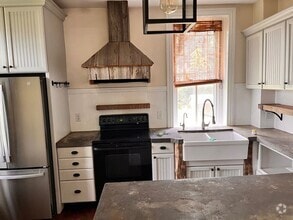 Building Photo - 4811 Horseshoe Pike