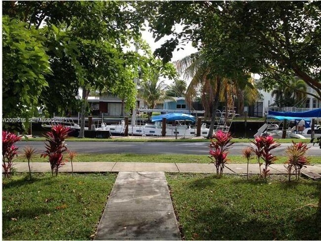 Foto del edificio - 305 NE 2nd Ave