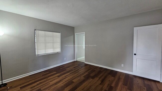 Foto del edificio - 1341 Hollyhock Cir E