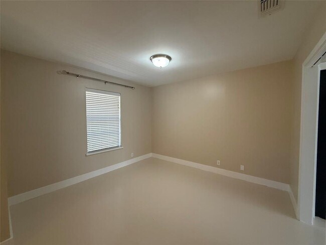 Foto del edificio - 7407 Albert Rd