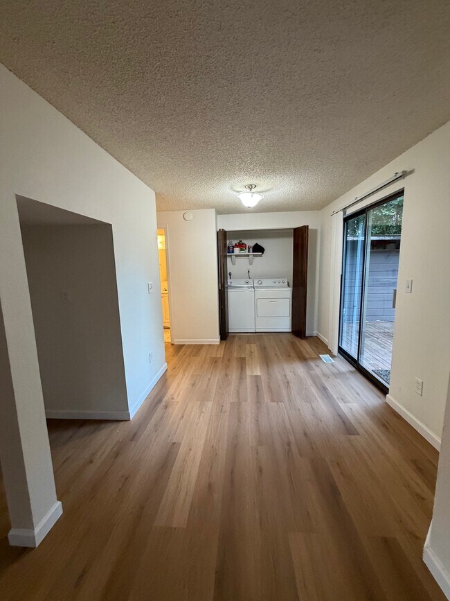 Foto del edificio - 6312 49th Dr NE
