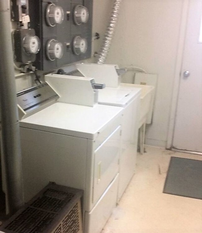 Building Photo - SUBLEASE AVAILABLE NOW - Sublease PROMO