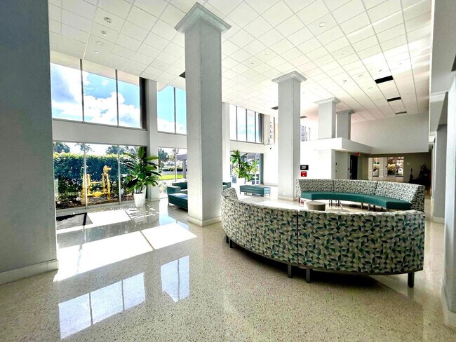 Building Photo - 405 N Ocean Blvd