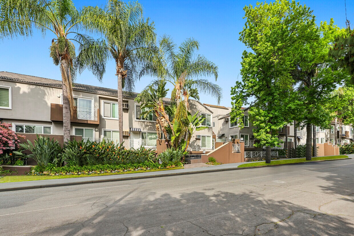 Foto principal - 355 N Maple St