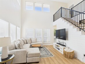 Building Photo - 5306 Beacon Dr